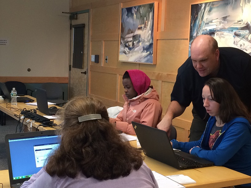 Community Capital business support specialist David Parker helps students learn basic accounting and QuickBooks in a digital classroom